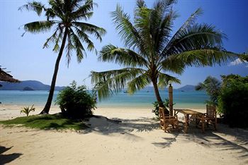 Byg Grand Beach Front & Sea View @ Panwa Beach Екстериор снимка